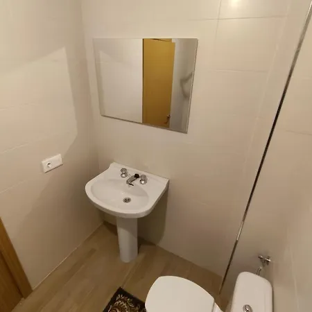 Piso Tres Habitaciones, Dos Banos. *